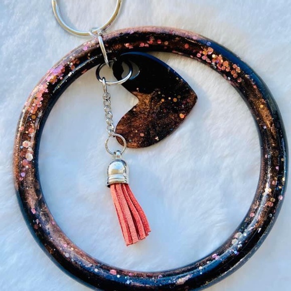 Custom teardrop monogram earrings - Picture 2 of 2